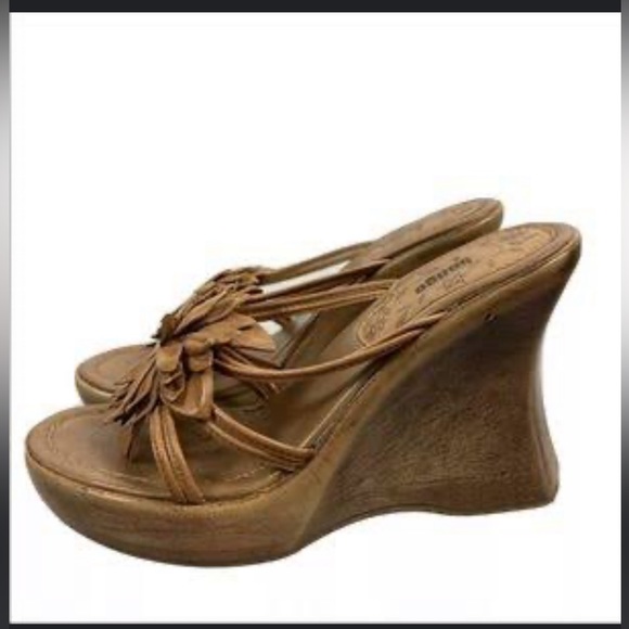 Candie's Shoes - Vtg 90s Y2K Bongo Platform
Sandals Wedges Flower size 9